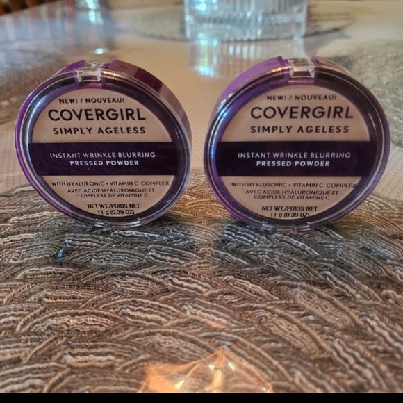 Qty 2 - Covergirl Simply Ageless Instant Wrinkle Blurring Pressed Powder - Picture 1 of 3